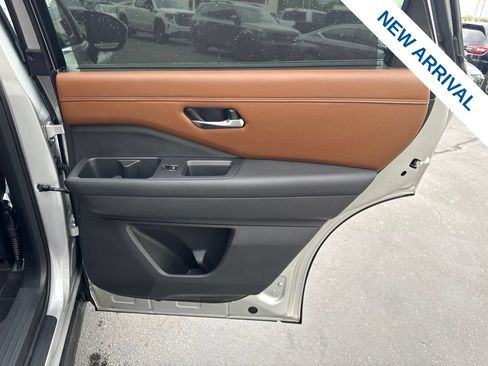 Used 2022 Nissan Pathfinder Platinum AWD/4WD image 13