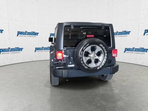 Used 2018 Jeep Wrangler Sahara w/ Connectivity Group AWD/4WD image 9