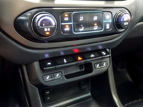 Used 2015 Chevrolet Colorado Z71 w/ LPO, Bed Protection Package AWD/4WD image 25