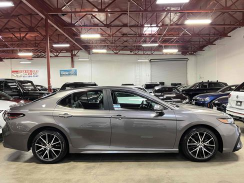 Used 2021 Toyota Camry SE w/ Convenience Package image 15