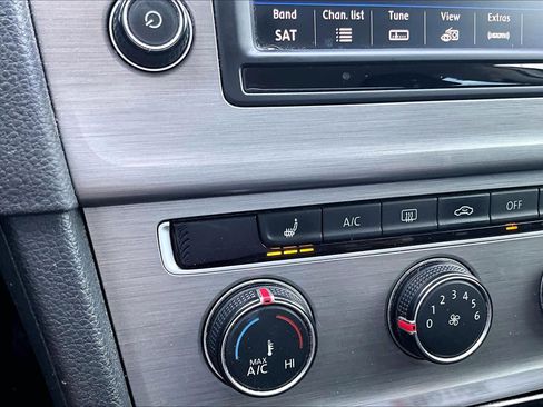 Used 2017 Volkswagen Golf S image 30