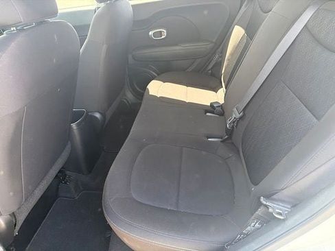 Used 2016 Kia Soul FWD image 12