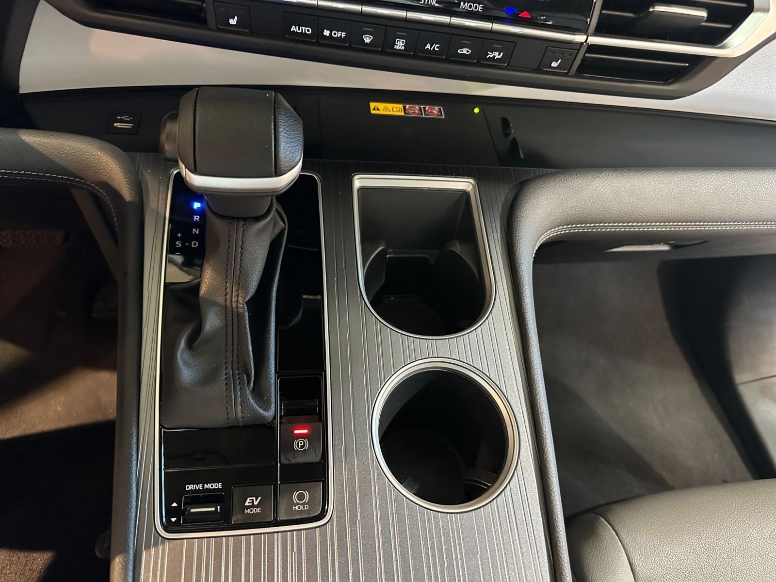 Used 2025 Toyota Sienna XLE FWD image 43