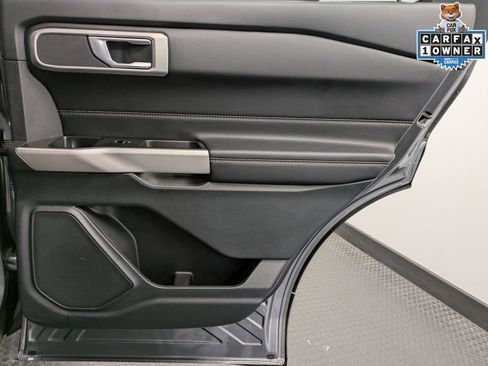 Used 2023 Ford Explorer XLT AWD/4WD image 26