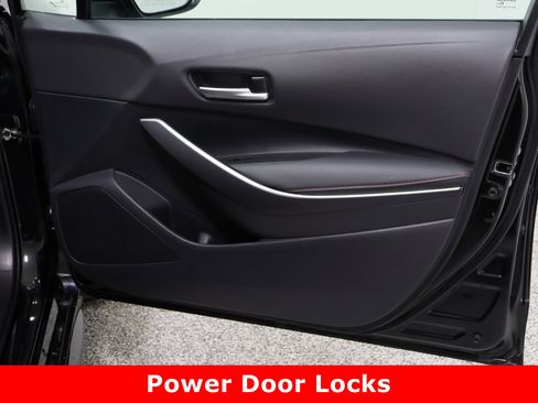 Used 2025 Toyota Corolla SE image 32