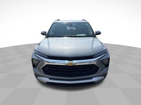 Used 2025 Chevrolet TrailBlazer LT image 2