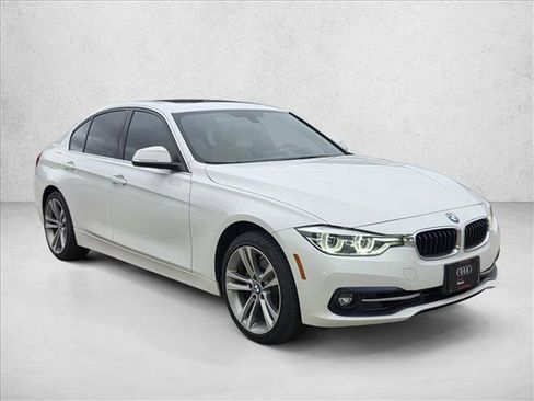 Used 2018 BMW 330i Sedan w/ Premium Package RWD image 3