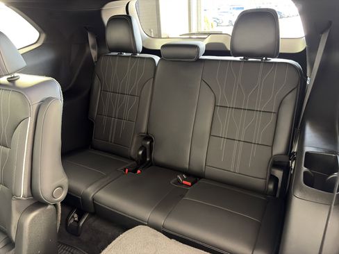 Used 2025 Buick Enclave Avenir w/ Super Cruise Package AWD/4WD image 8