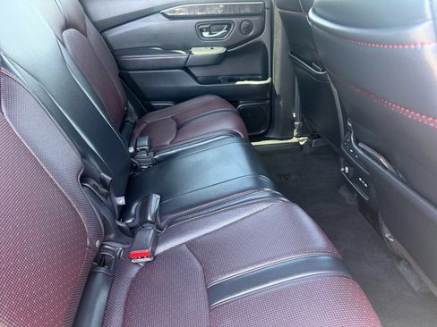 Used 2025 Honda Pilot Black Edition image 27
