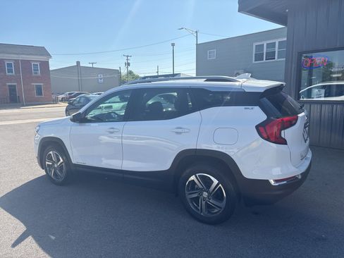 Used 2021 GMC Terrain SLT AWD/4WD image 2