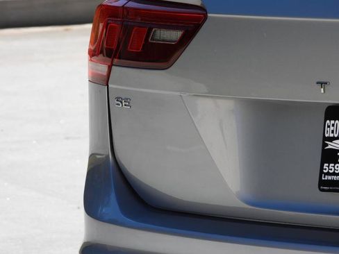 Used 2022 Volkswagen Tiguan SE R-Line image 11