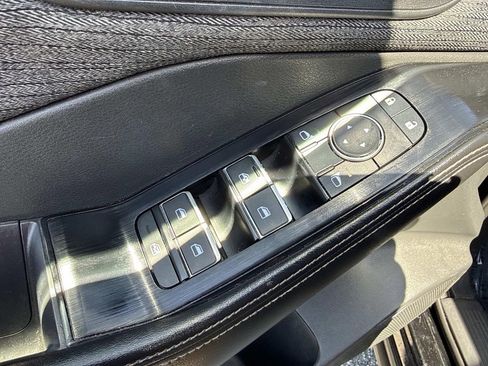 Used 2022 Nissan Rogue SV FWD image 23