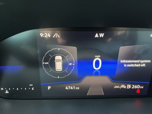 Certified 2025 Volkswagen Taos SE image 18