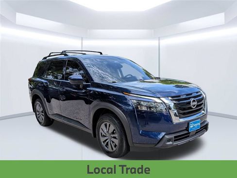 Used 2025 Nissan Pathfinder SV FWD image 9