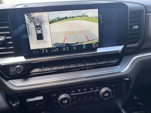 Used 2024 Chevrolet Silverado 2500 High Country w/ Technology Package AWD/4WD image 9