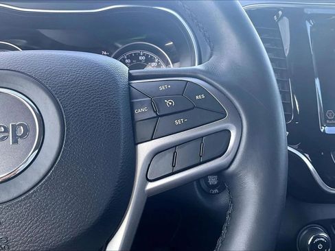 Used 2019 Jeep Cherokee Limited image 20