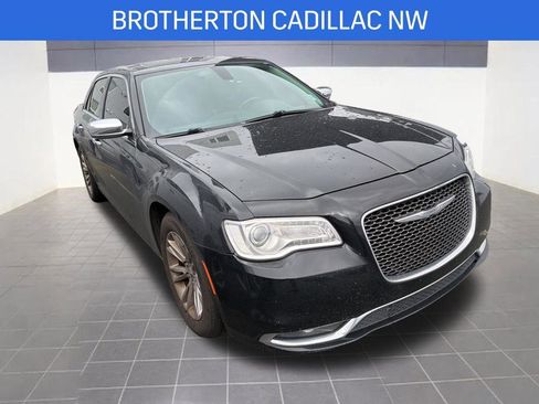 Used 2016 Chrysler 300 C image 3