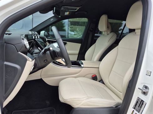 Used 2025 Mercedes-Benz GLC 350e 4MATIC image 5
