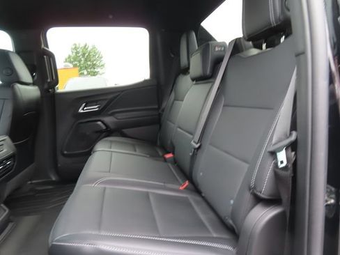 Certified 2025 Chevrolet Silverado EV LT AWD/4WD image 40