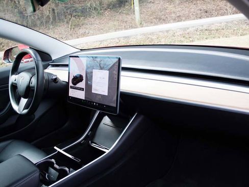 Used 2018 Tesla Model 3 Long Range image 17