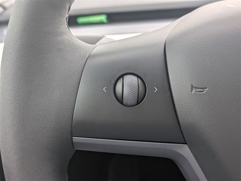 Used 2023 Tesla Model Y Long Range image 27