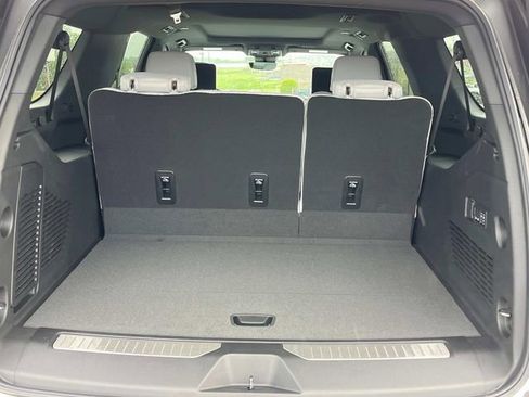 New 2025 Chevrolet Suburban Premier image 5