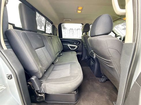 Used 2019 Nissan Titan SV w/ SV Convenience Package image 29