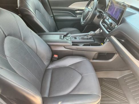 Used 2024 Toyota Grand Highlander FWD image 13