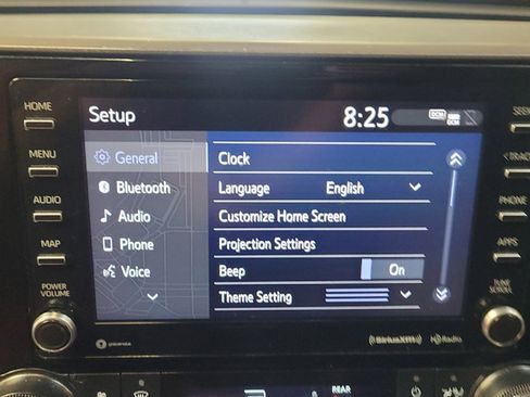 Used 2022 Toyota Highlander XLE FWD image 25