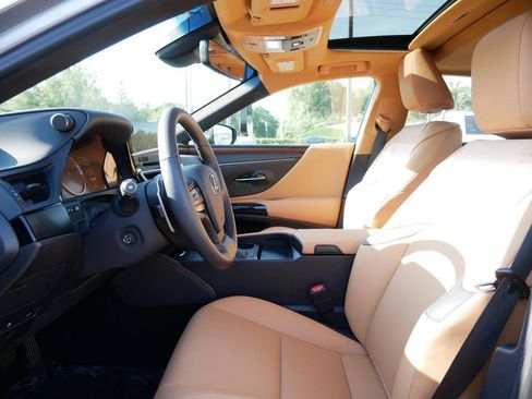 Certified 2024 Lexus ES 250 w/ Premium Package AWD/4WD image 9