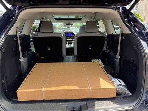 New 2026 Toyota Highlander Platinum AWD/4WD image 10