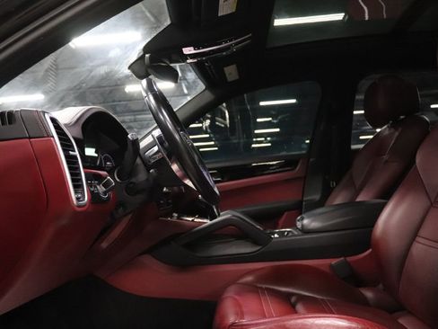 Used 2019 Porsche Cayenne image 10