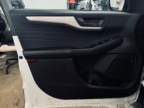 Used 2022 Ford Escape SE image 12