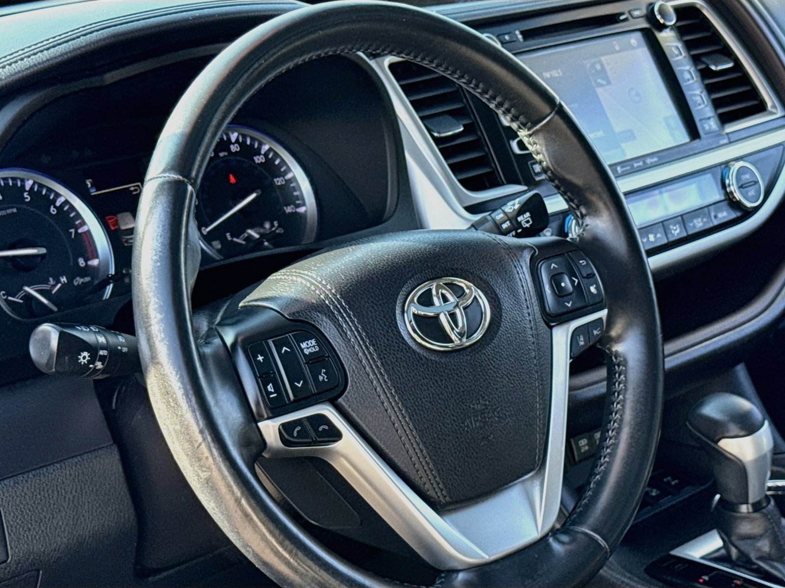 Used 2017 Toyota Highlander Limited AWD/4WD image 12