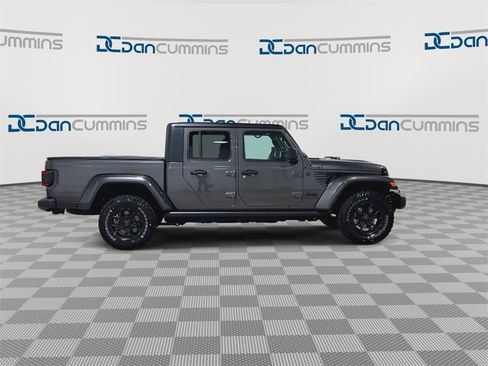 Used 2024 Jeep Gladiator Sport image 9
