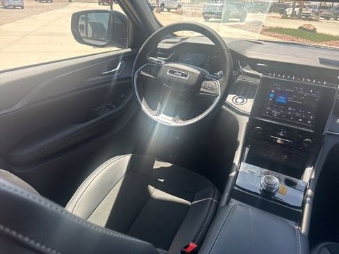 New 2025 Jeep Grand Cherokee Altitude image 18