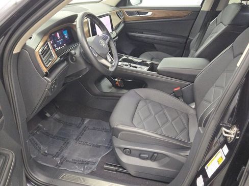 Used 2024 Volkswagen Atlas SE image 25