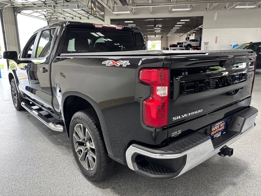 Used 2024 Chevrolet Silverado 1500 LT AWD/4WD image 5