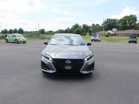 Used 2024 Nissan Altima 2.5 SV FWD image 3