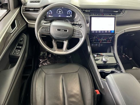 Used 2023 Jeep Grand Cherokee Limited AWD/4WD image 22
