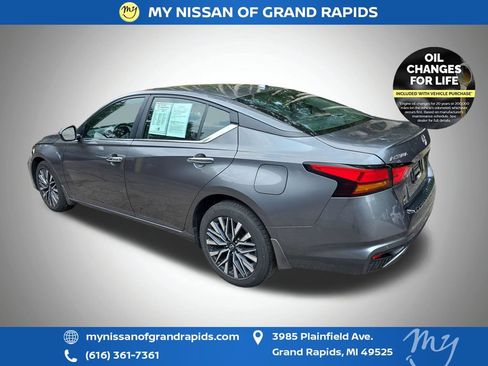 Used 2023 Nissan Altima 2.5 SV w/ SV Premium Package AWD/4WD image 6