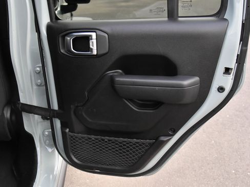 Used 2023 Jeep Wrangler Unlimited AWD/4WD image 38