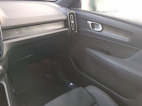 Used 2024 Volvo XC40 Recharge Plus w/ Protection Package Premier image 17