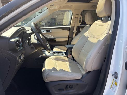 Used 2023 Ford Explorer Platinum w/ Technology Package AWD/4WD image 18