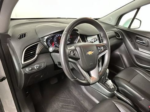 Used 2017 Chevrolet Trax LT w/ LT Convenience Package FWD image 14