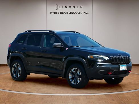 Used 2019 Jeep Cherokee Trailhawk w/ Cold Weather Group AWD/4WD image 3