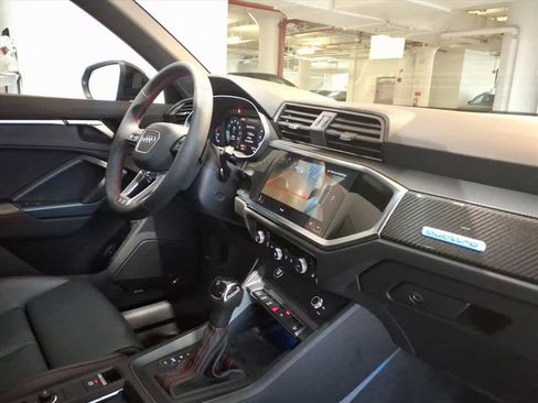 Certified 2025 Audi Q3 2.0T Premium Plus w/ Premium Plus Package image 24