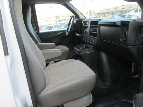 Used 2014 Chevrolet Express 3500 RWD image 26