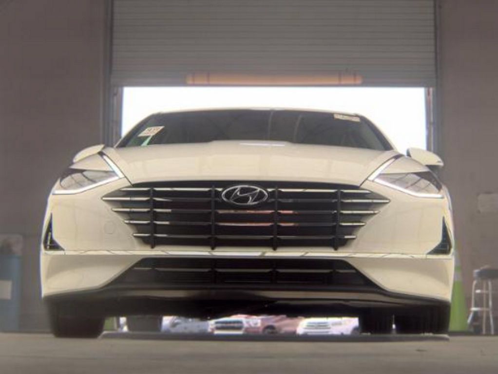 Used 2023 Hyundai Sonata SE FWD image 3