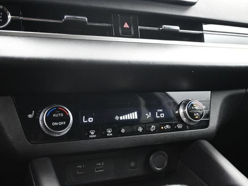 Used 2024 Mitsubishi Outlander SE AWD/4WD image 19